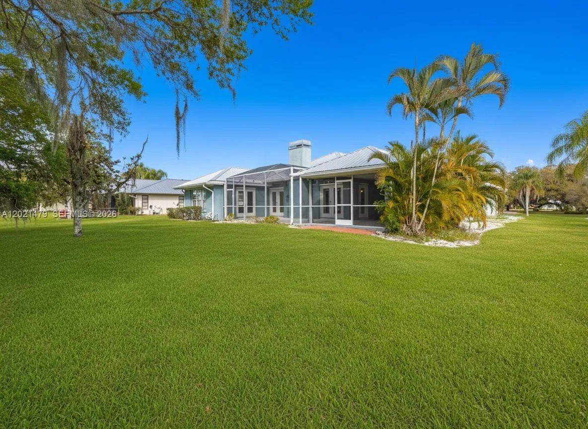 1261 RIVERBEND DR, Other City - In The State Of Florida FL 33935