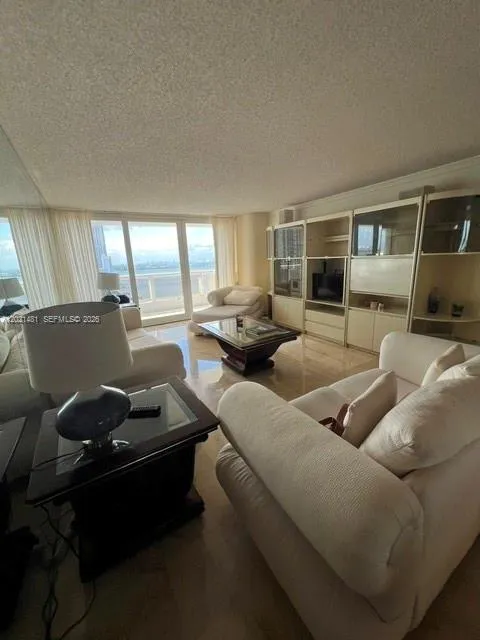 1717 N Bayshore Dr # 2136, Miami FL 33132