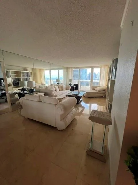 1717 N Bayshore Dr # 2136, Miami FL 33132