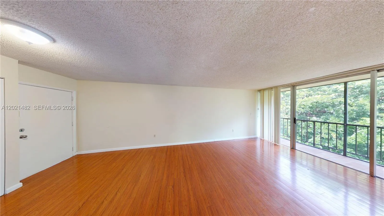 8860 Fontainebleau Blvd # 405, Miami FL 33172