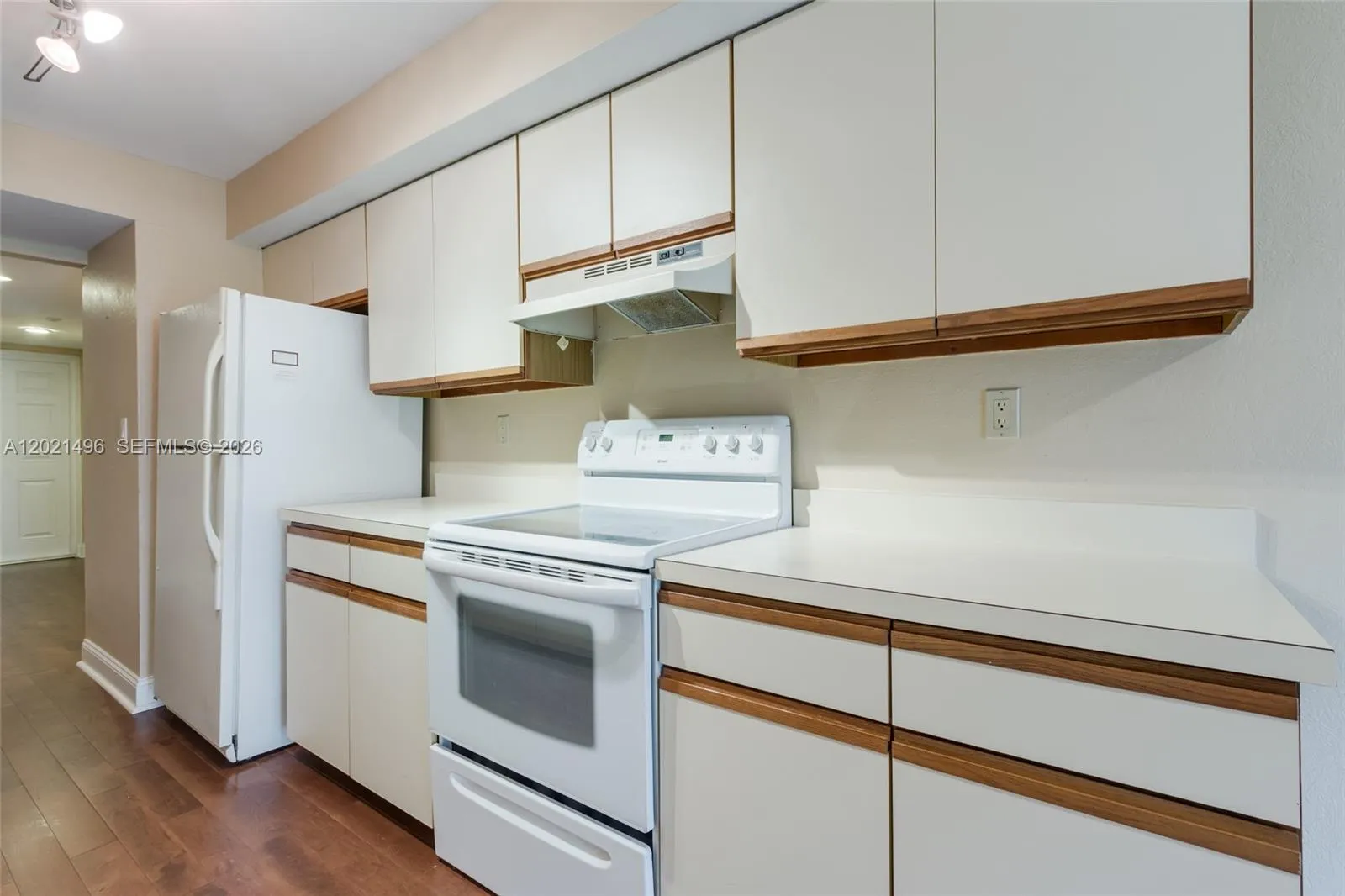 2 bedroom 2 bath for sale at 1420 Sheridan St # 3H, Hollywood FL 33020