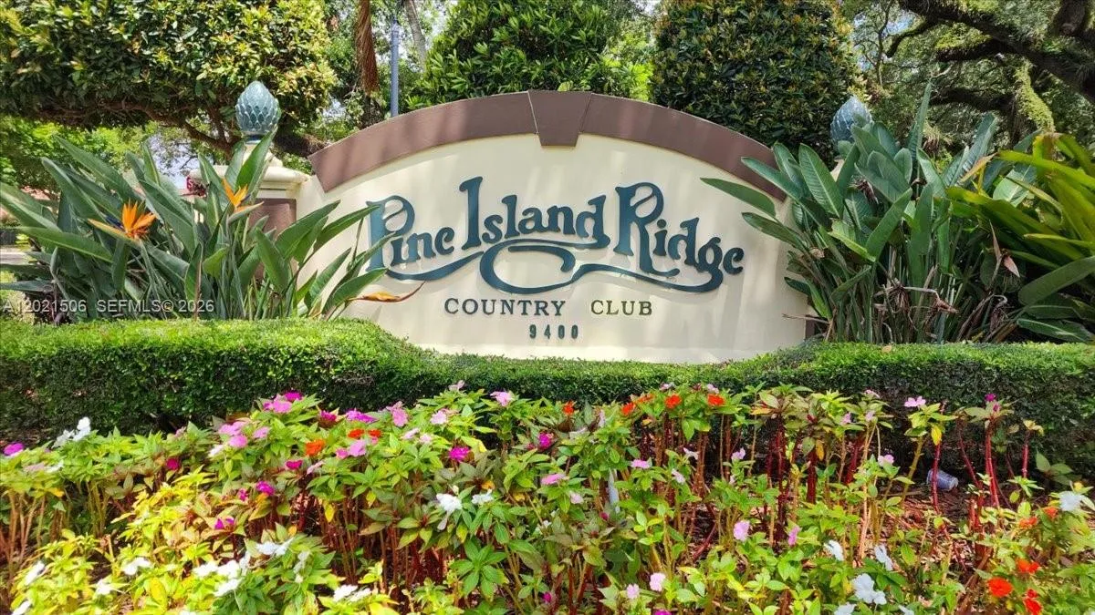 3 bedroom 2 bath for sale at 9501 Seagrape Dr # 102, Davie FL 33324