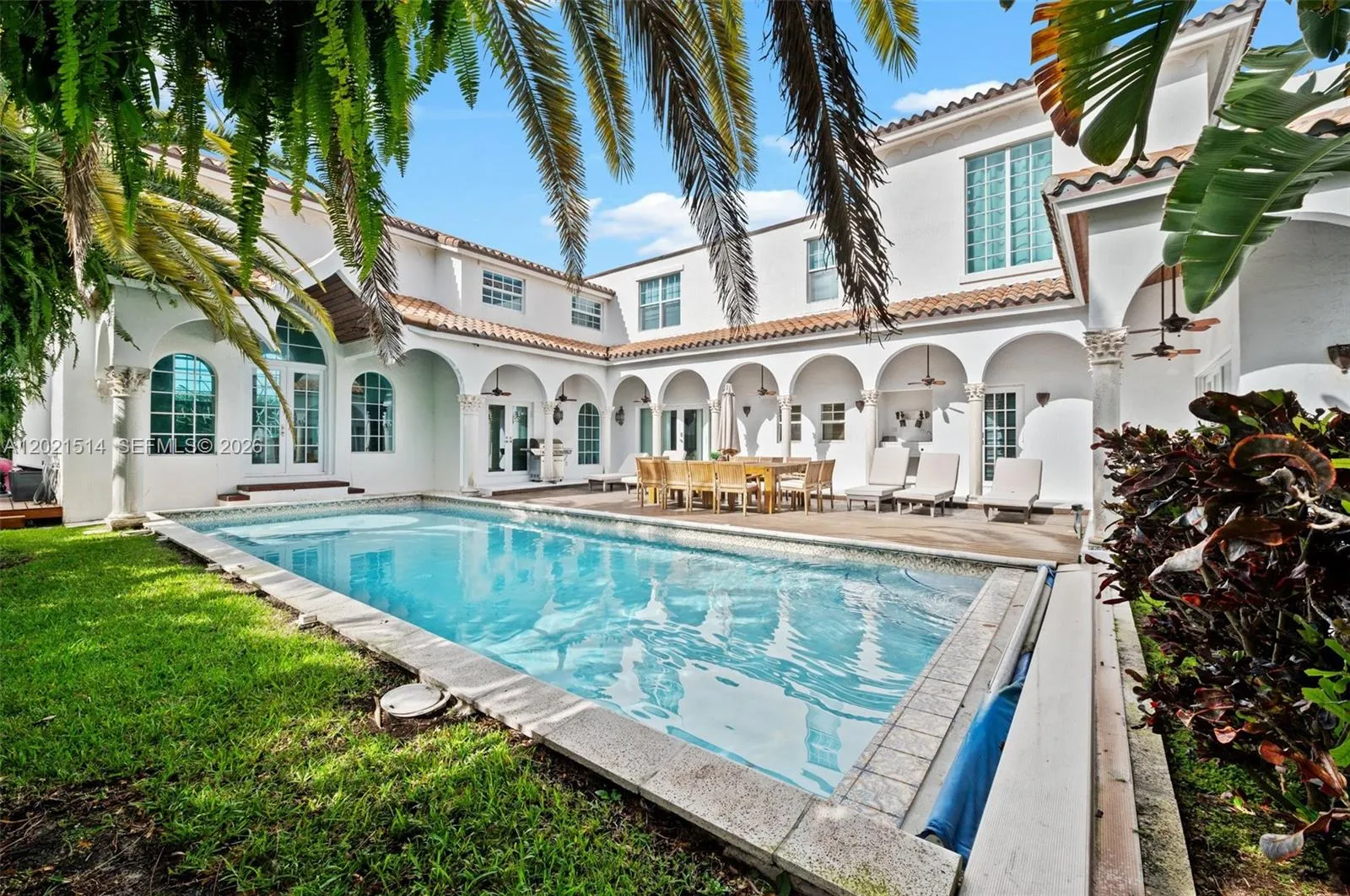 2501 Pine Tree Dr, Miami Beach FL 33140