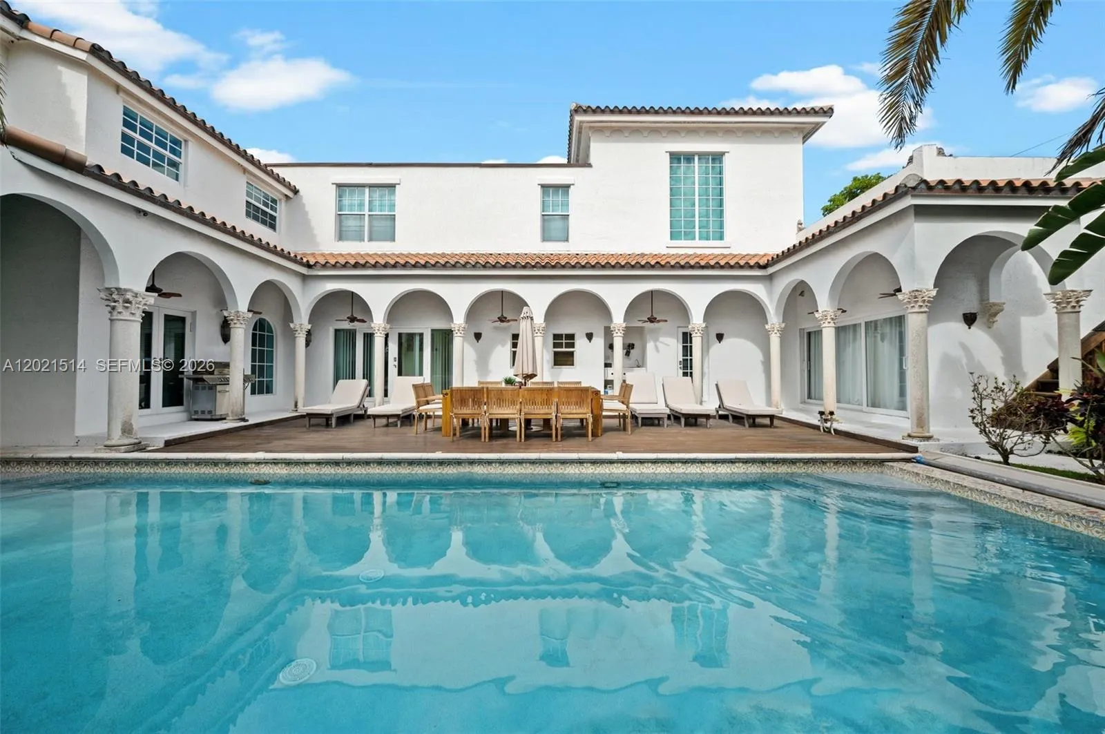 2501 Pine Tree Dr, Miami Beach FL 33140