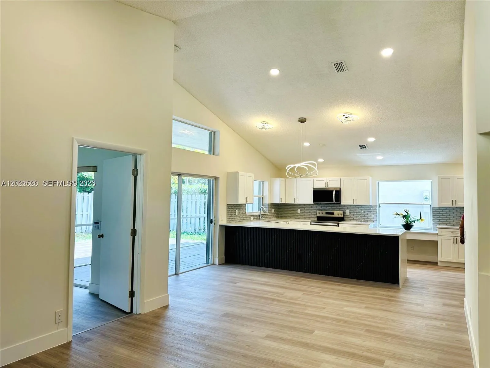 3 bedroom 2 bath for sale at 116 W Bayridge Dr, Weston FL 33326