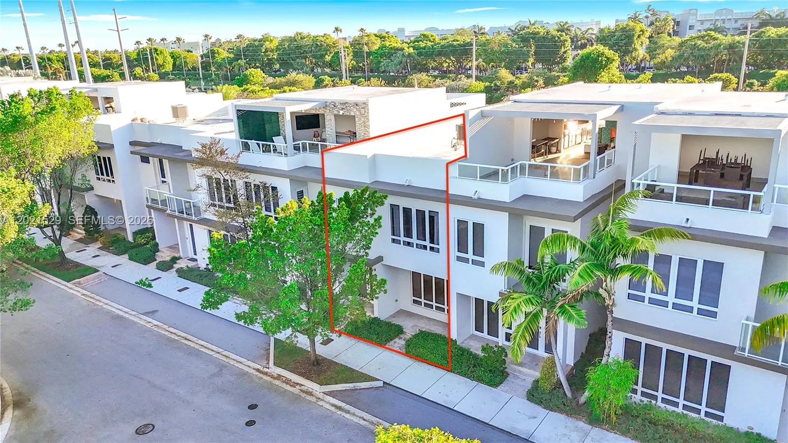 4 bedroom 3 bath for sale at 6400 NW 105th Pl, Doral FL 33178