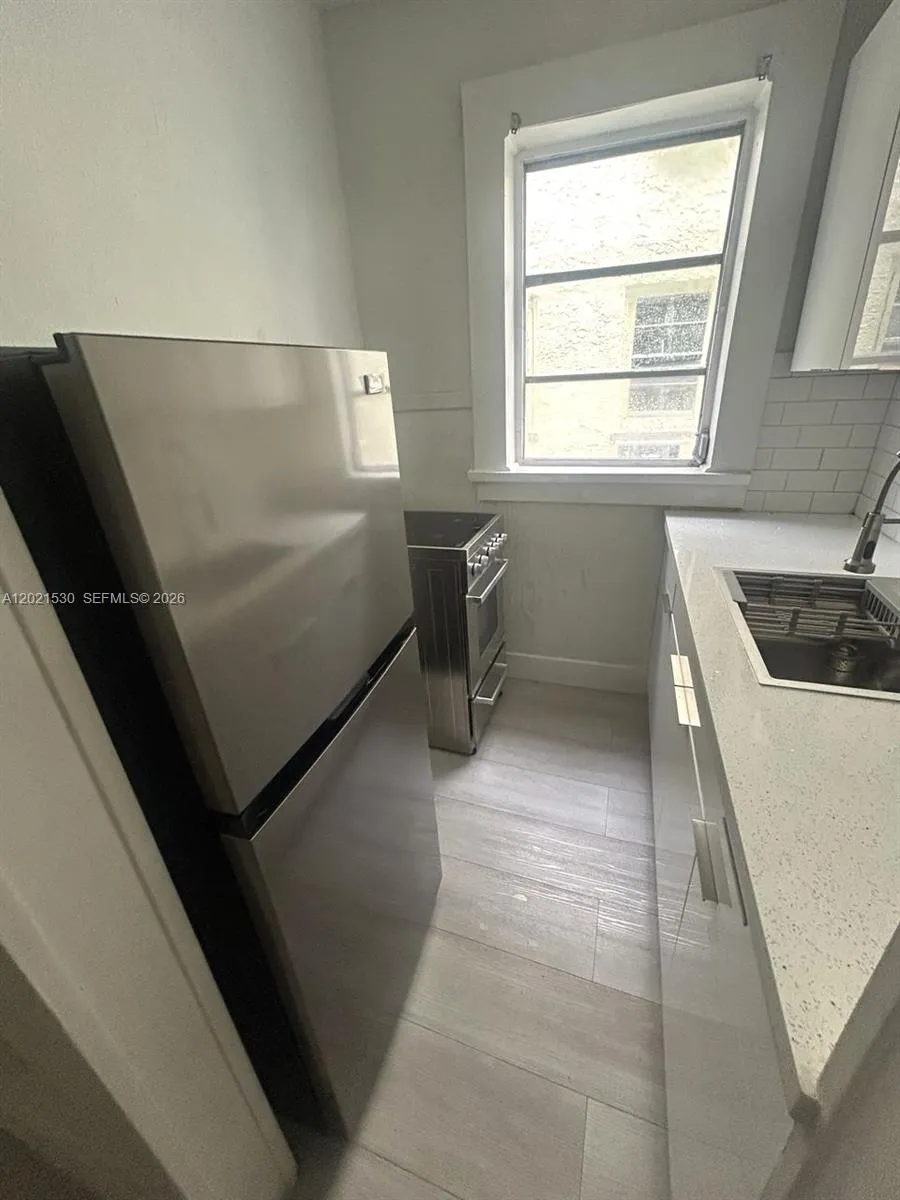 967 SW 5th St # 10, Miami FL 33130