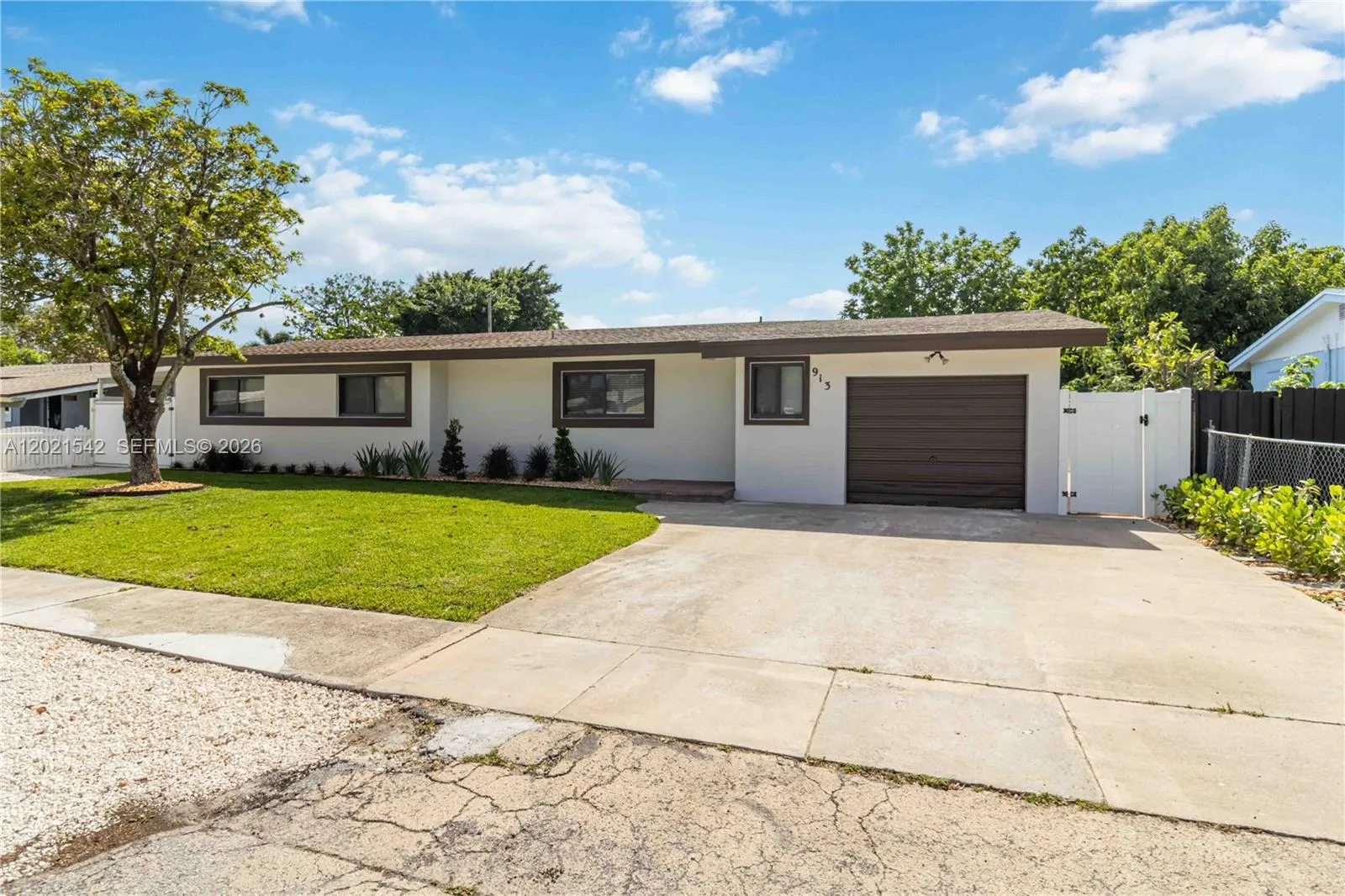 913 SW 49th Ave, Plantation FL 33317