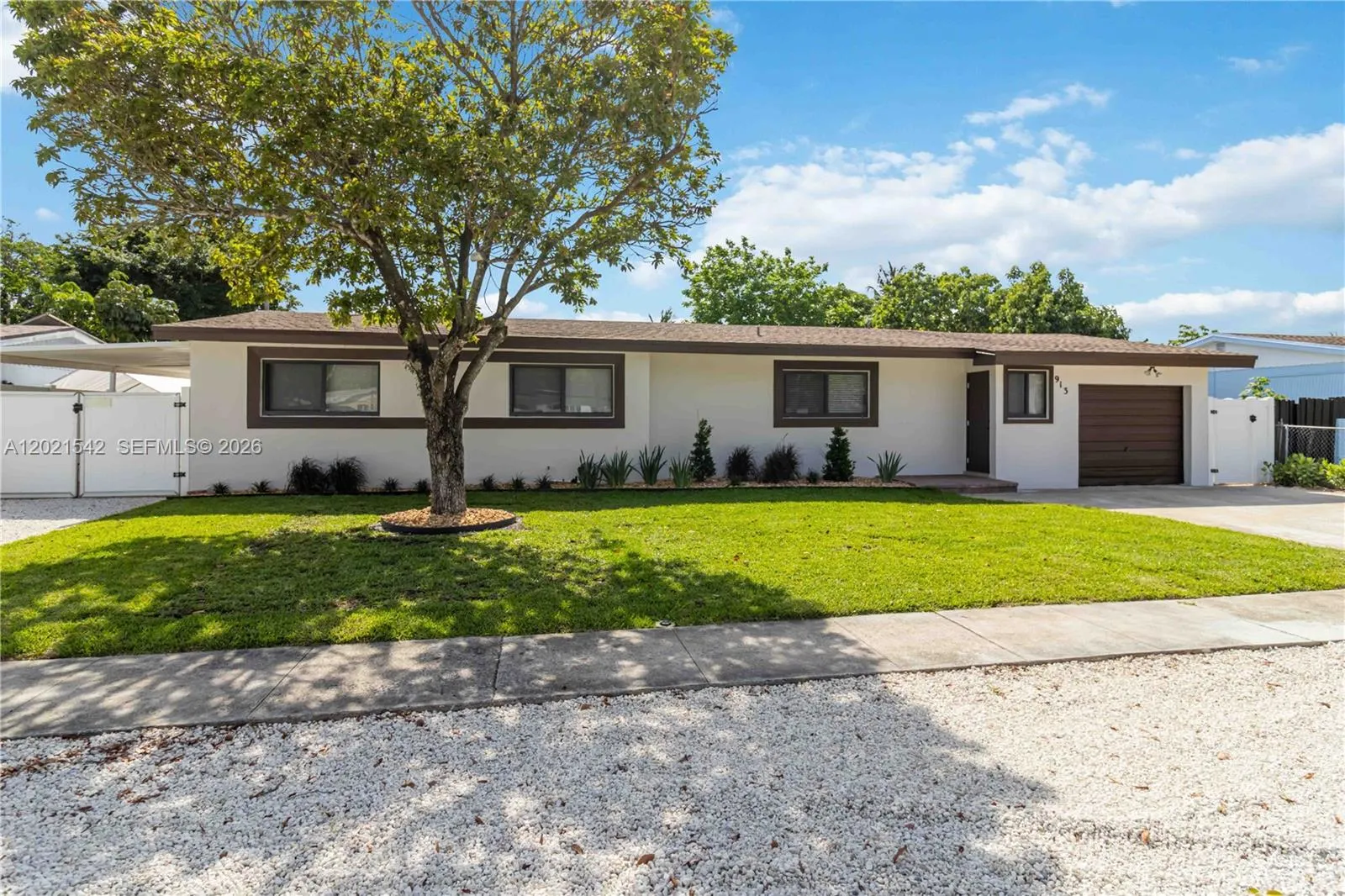 913 SW 49th Ave, Plantation FL 33317