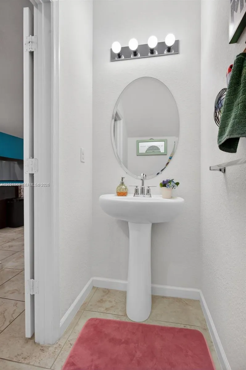 4044 NW 11th St, Lauderhill FL 33313