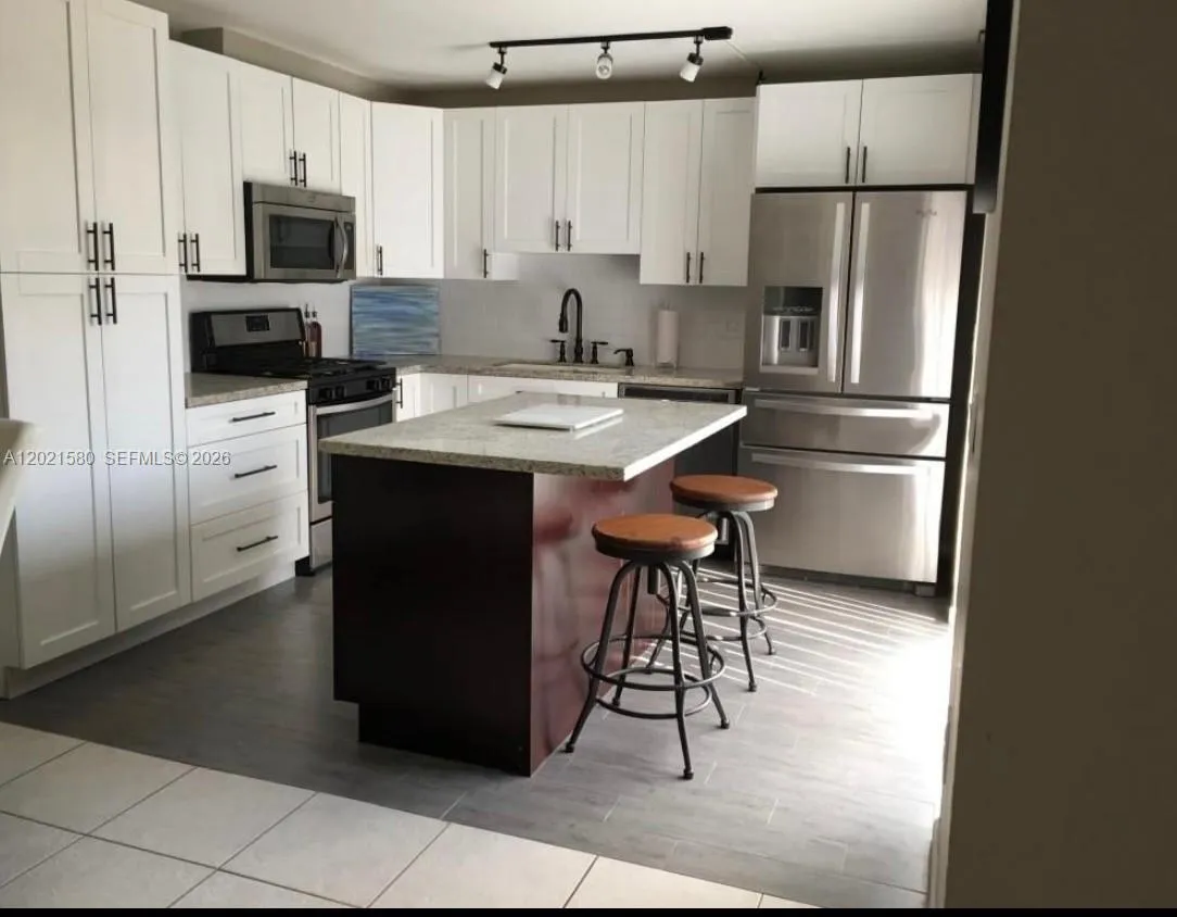 3359 Gardens East Dr # B, Palm Beach Gardens FL 33410