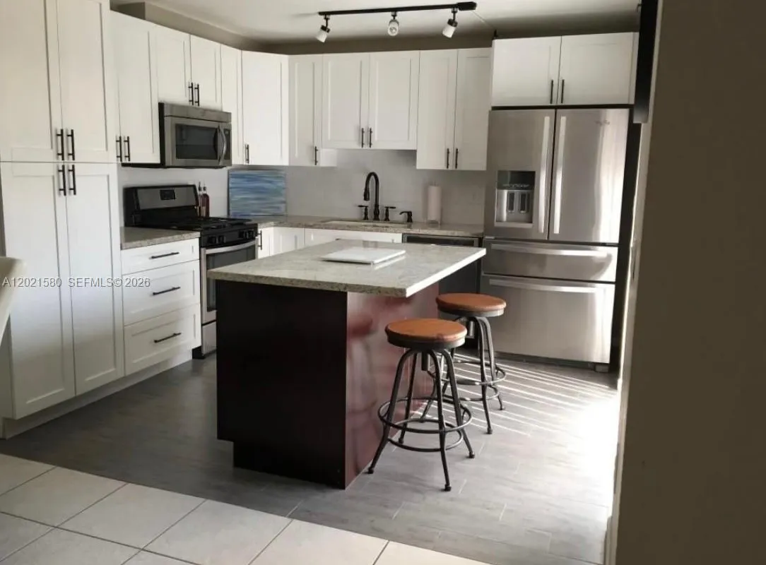 3359 Gardens East Dr # B, Palm Beach Gardens FL 33410