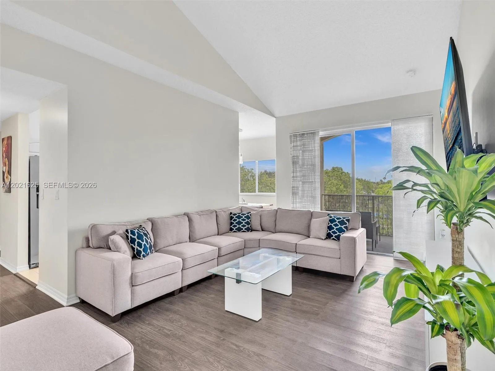 7085 Nova Dr # 321, Davie FL 33317