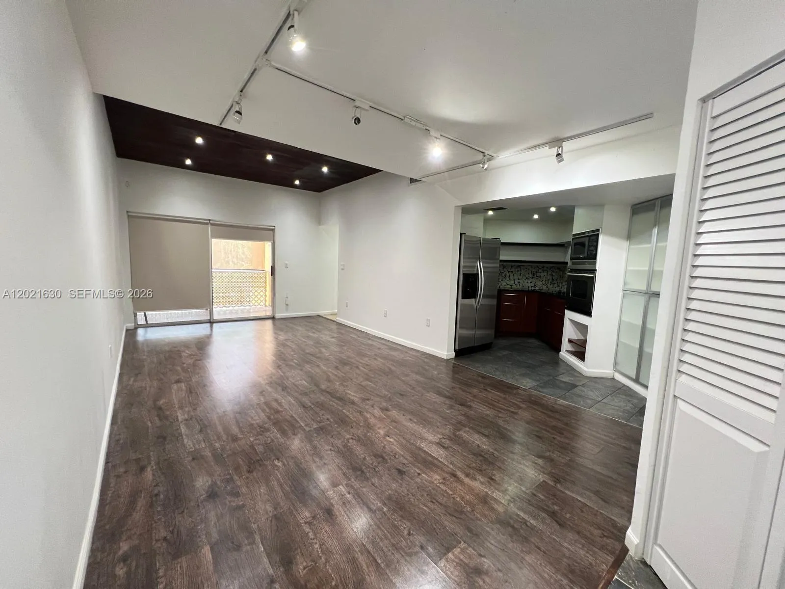 9715 Fontainebleau Blvd # E308, Miami FL 33172