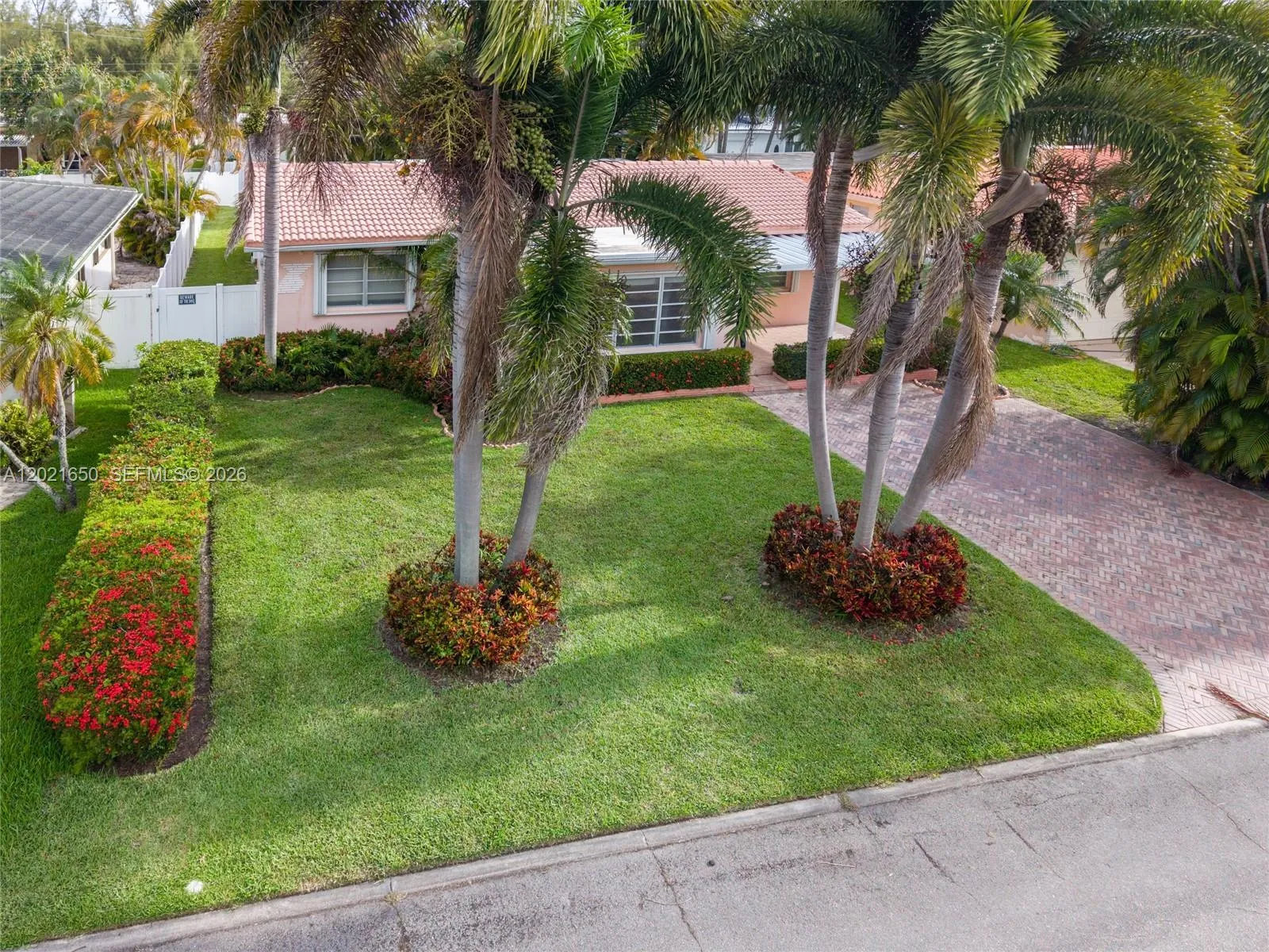 947 Lincoln St, Hollywood FL 33019