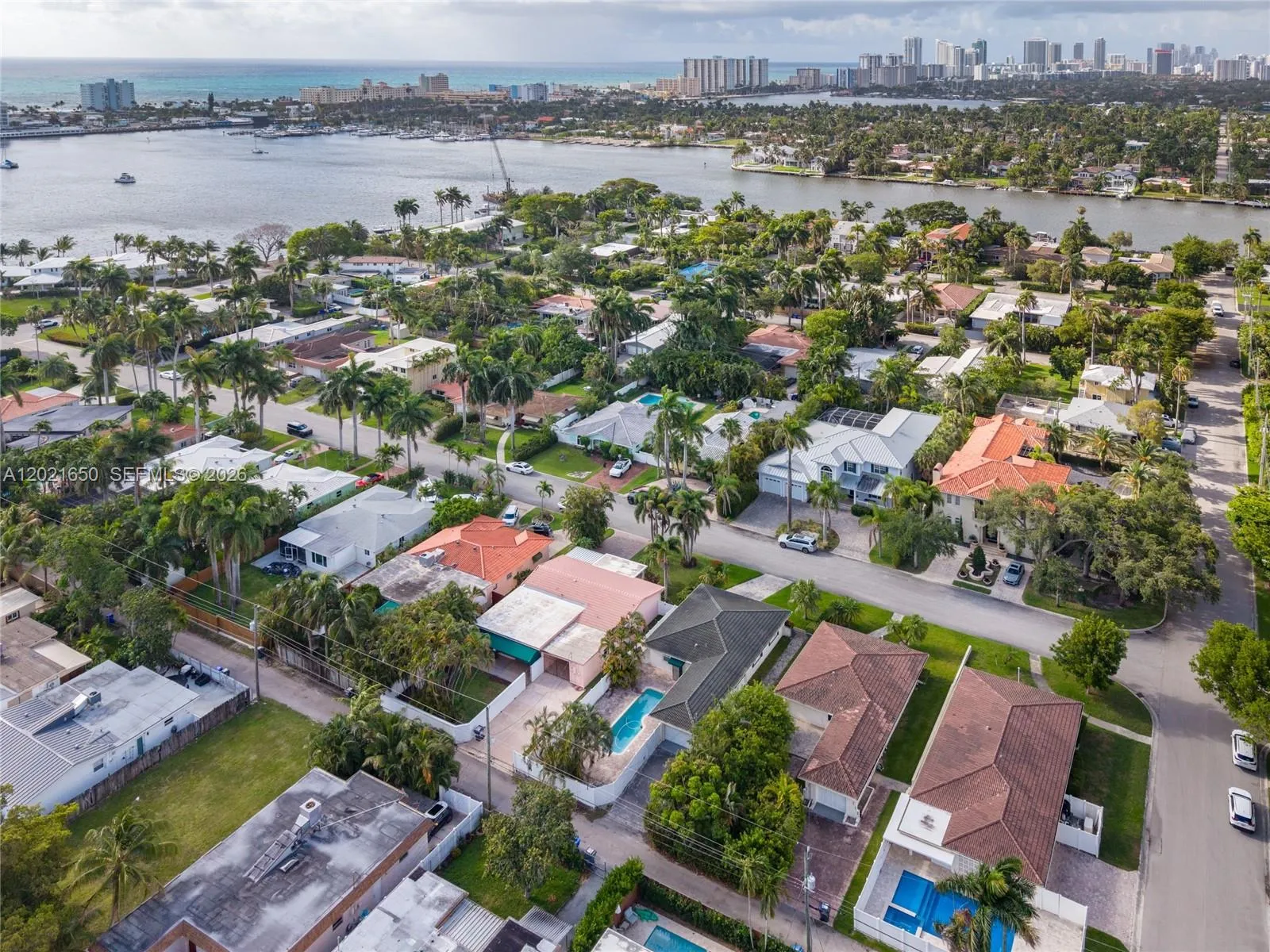 947 Lincoln St, Hollywood FL 33019