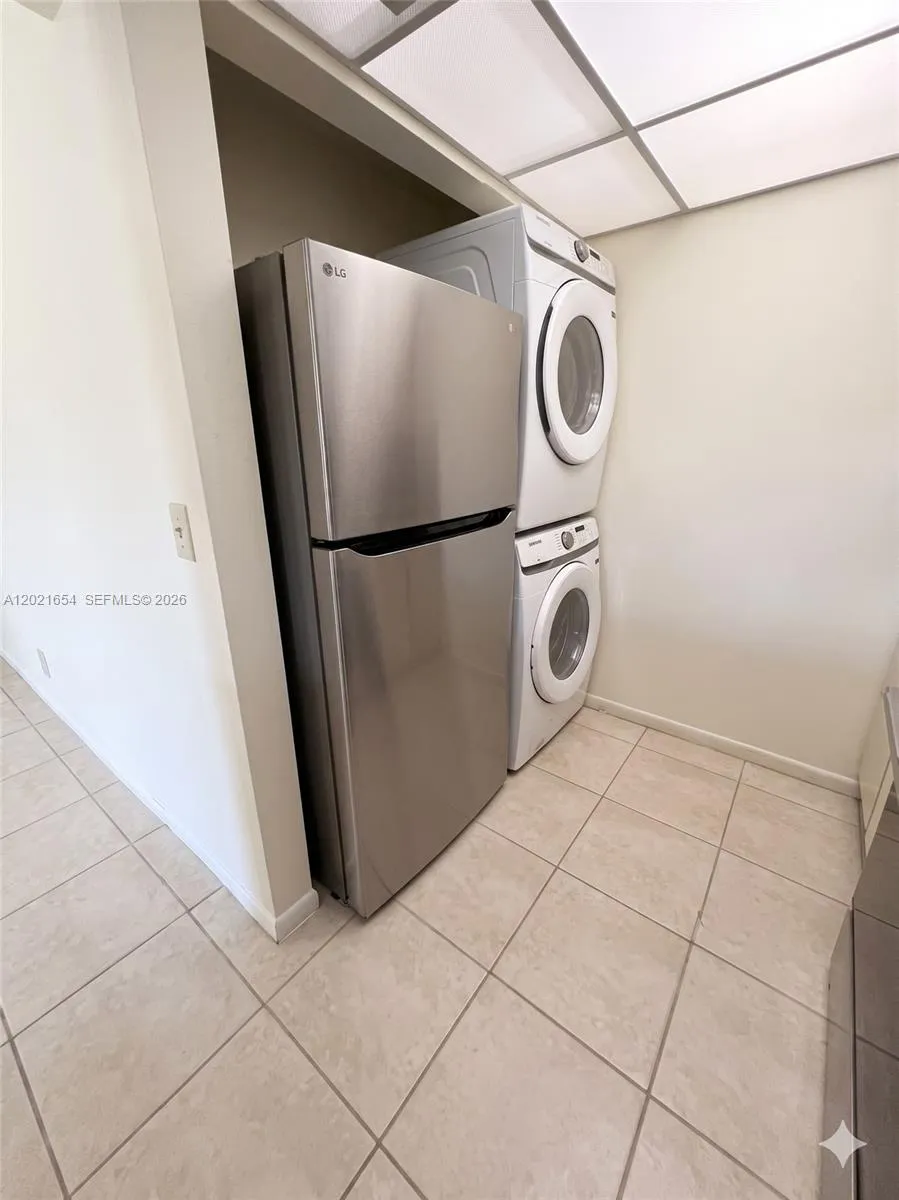 10038 Winding Lake # 204, South Miami FL 33351-5841