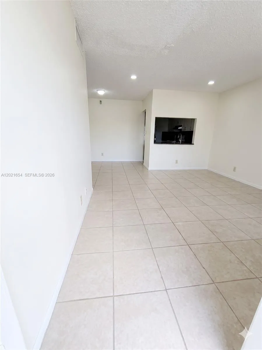 10038 Winding Lake # 204, South Miami FL 33351-5841