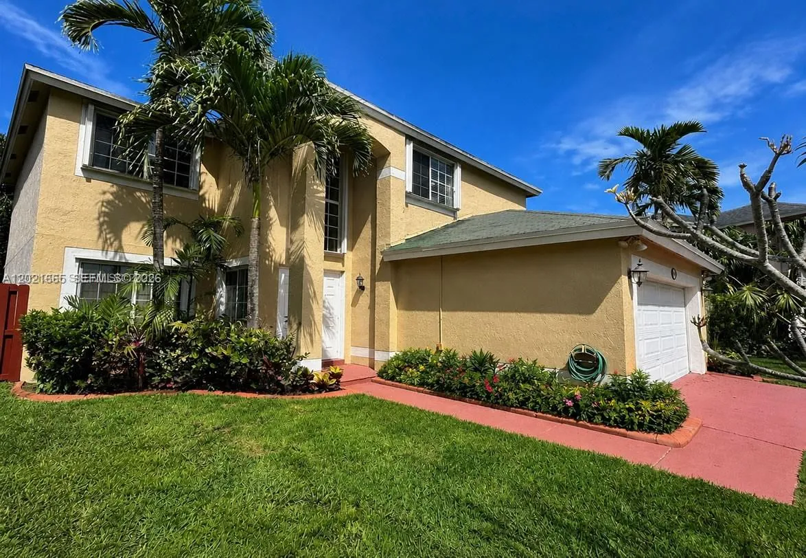 8801 SW 9th Ct, Pembroke Pines FL 33025