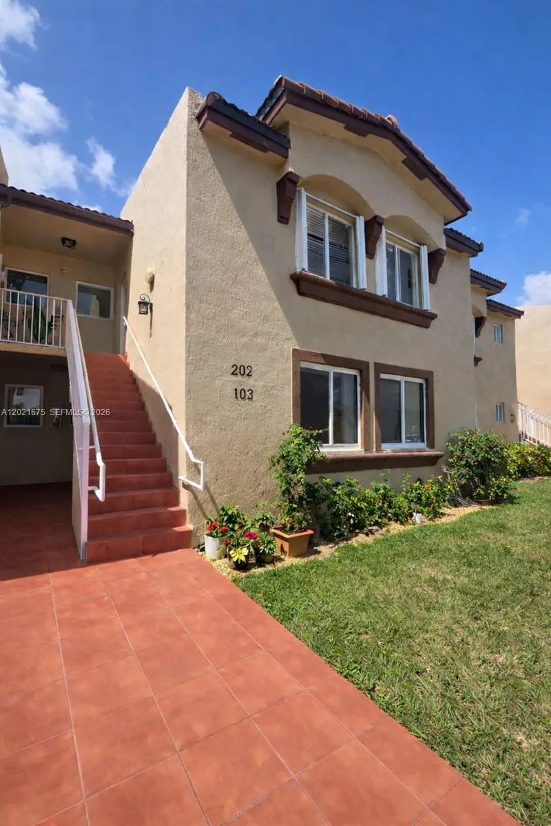 15761 SW 137 ave # 202, Miami FL 33177
