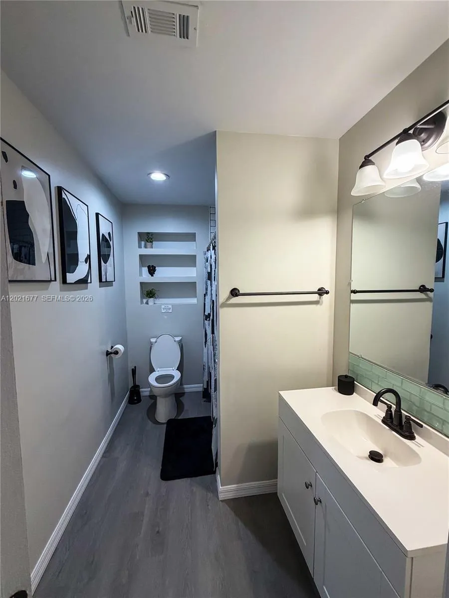 370 Hand Ave, Other City - In The State Of Florida FL 32174
