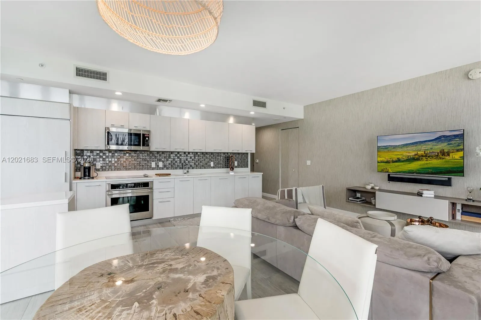 55 SW 9th St # 4001, Miami FL 33130
