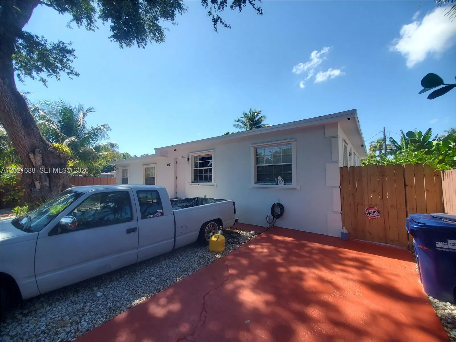 372 NE 162nd St, Miami FL 33162