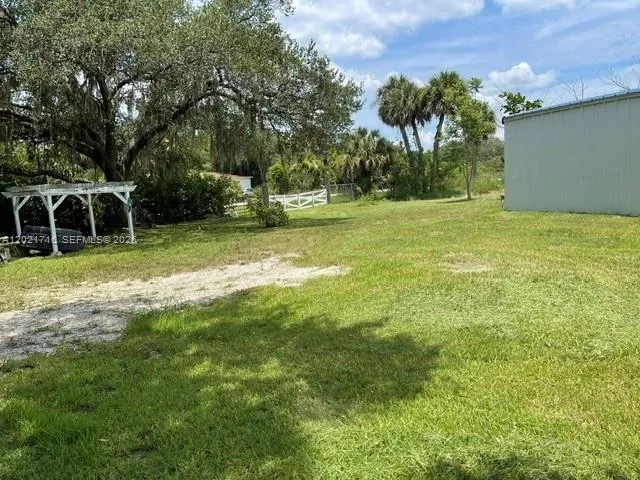 1326 Red Barn Rd, Moore Haven FL 33471
