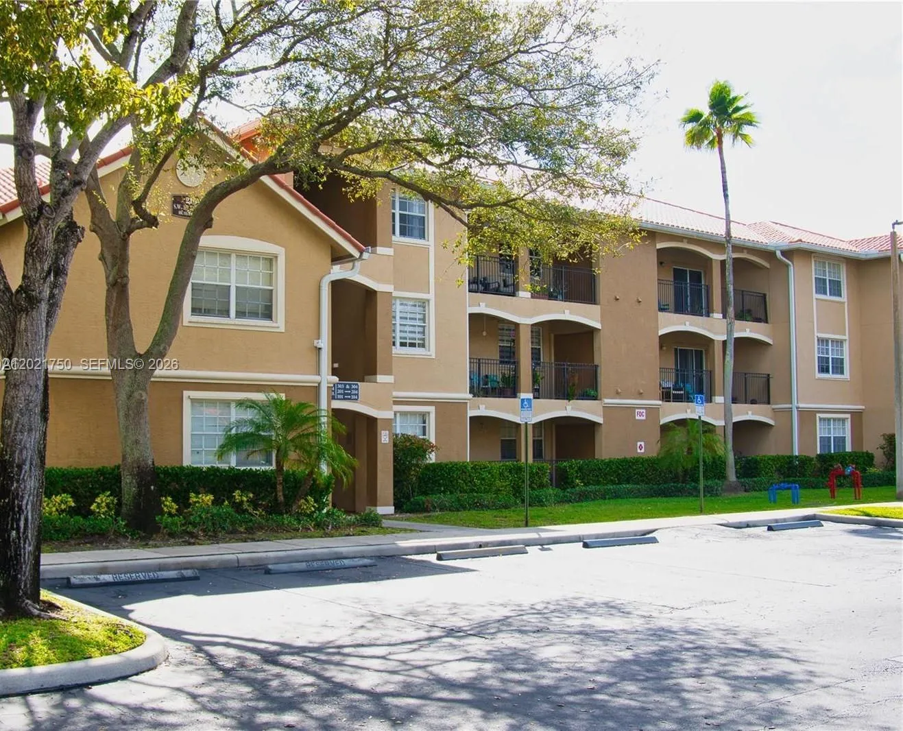 3 bedroom 2 bath for sale at 215 SW 117th Ter # 14107, Pembroke Pines FL 33025