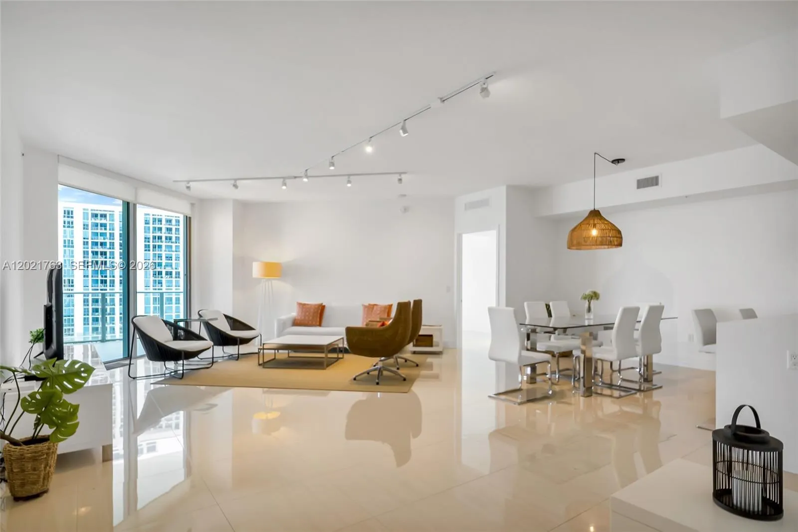 2 bedroom 2 bath for sale at 17301 Biscayne Blvd # 907, North Miami Beach FL 33160