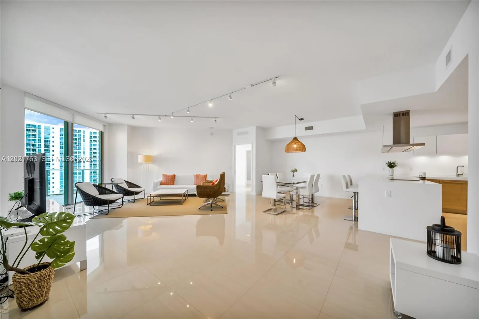 17301 Biscayne Blvd # 907, North Miami Beach FL 33160