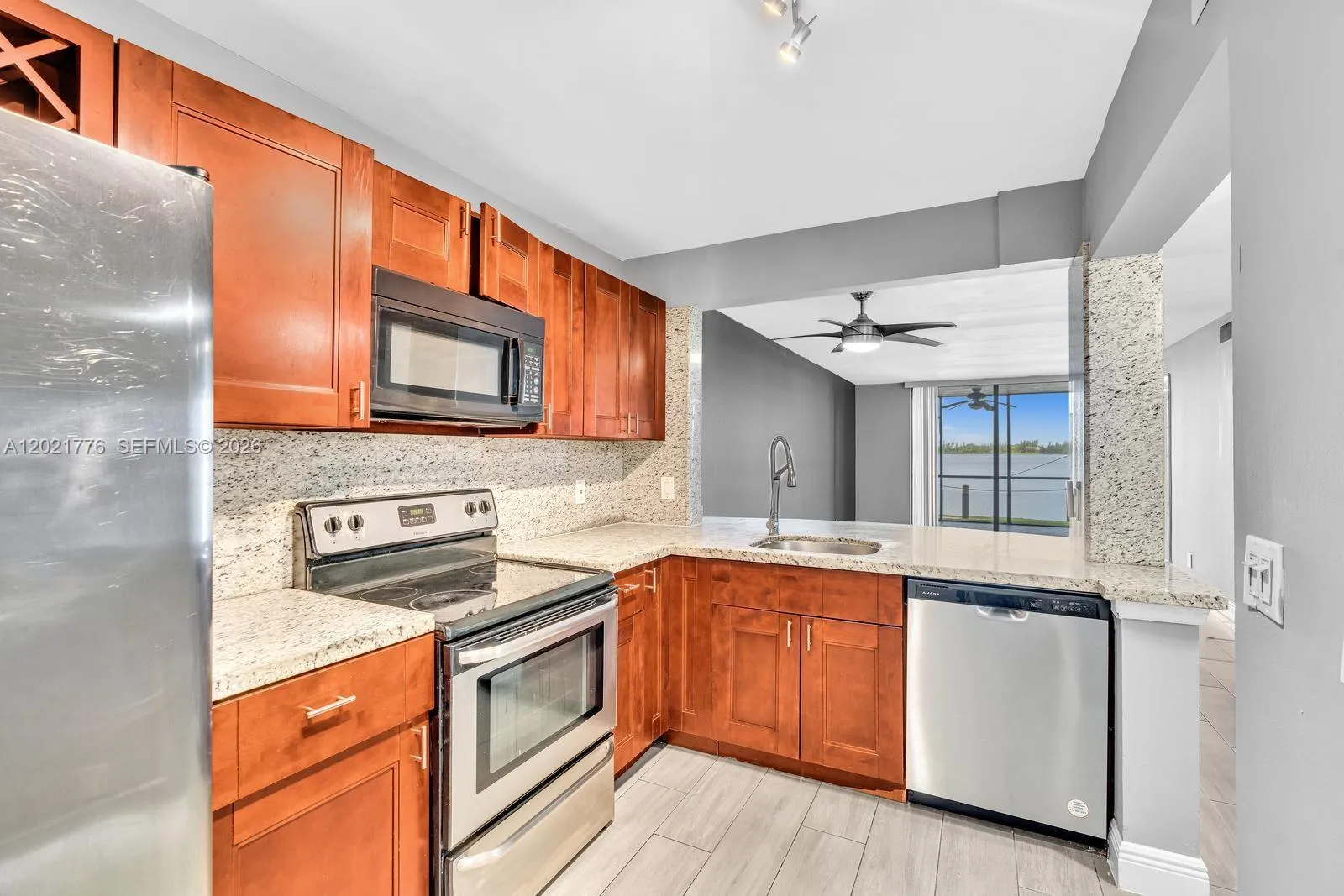 109 Lake Emerald Dr # 108, Oakland Park FL 33309