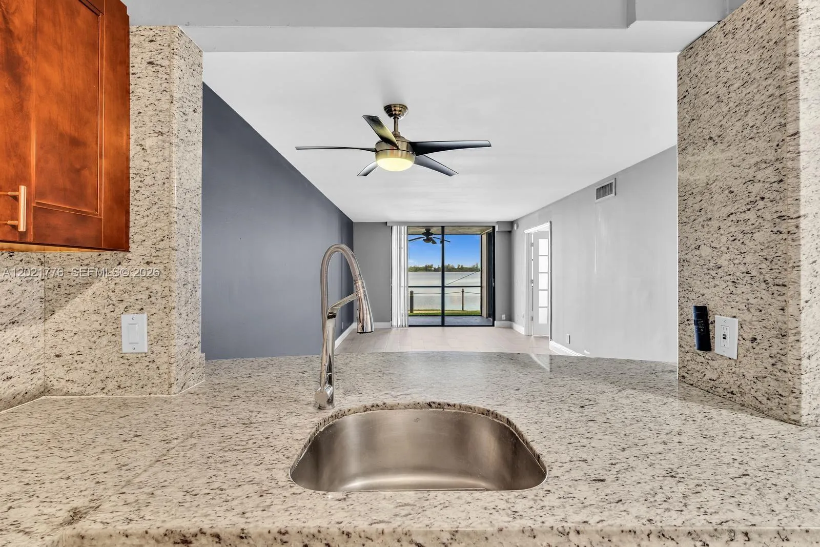 109 Lake Emerald Dr # 108, Oakland Park FL 33309