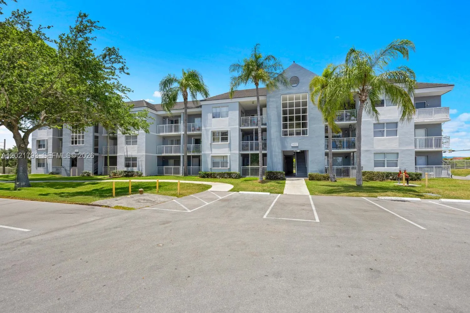 8670 SW 212th St # 307, Cutler Bay FL 33189