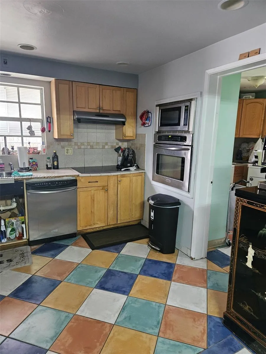 221 NW 46th Ct, Oakland Park FL 33309