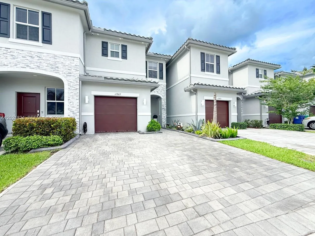11967 NW 46th St, Coral Springs FL 33076