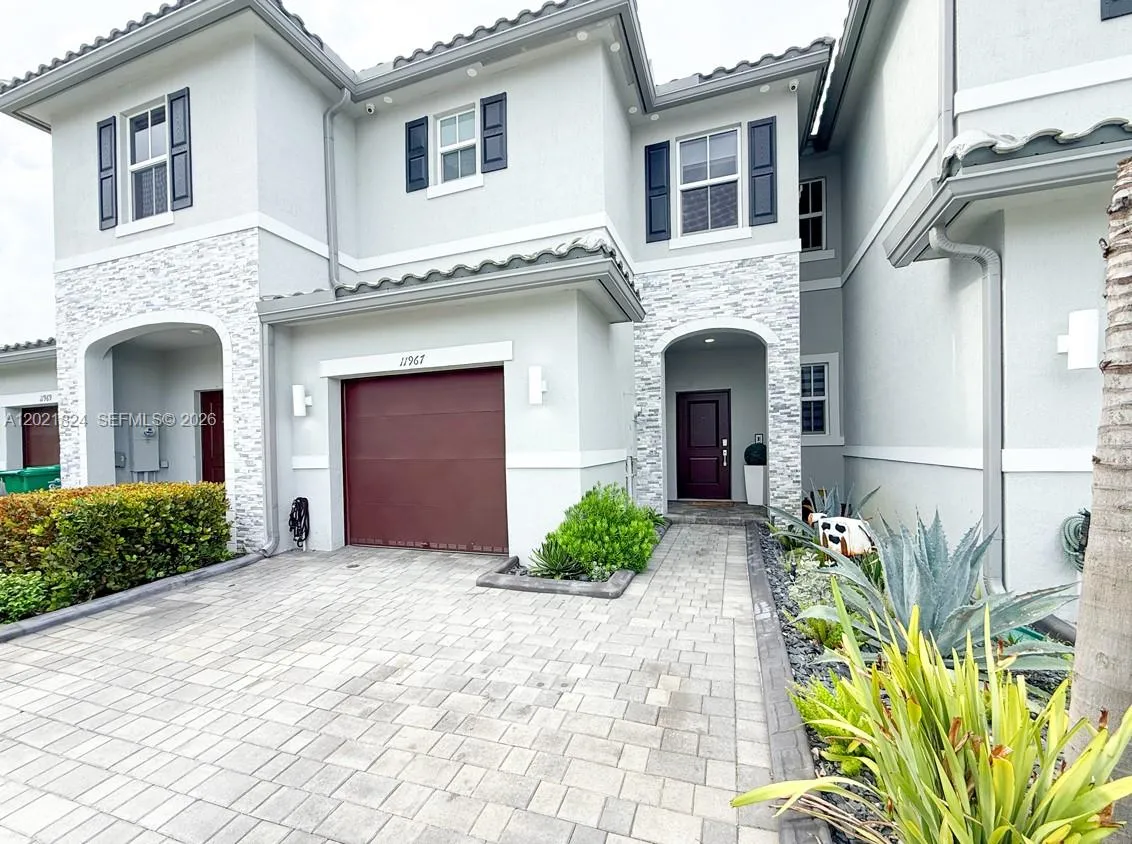 11967 NW 46th St, Coral Springs FL 33076