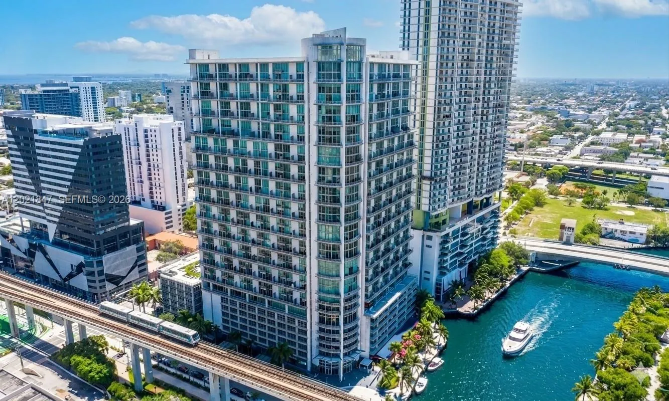 1 bedroom 1 bath for sale at 690 SW 1st Ct # 1913, Miami FL 33130