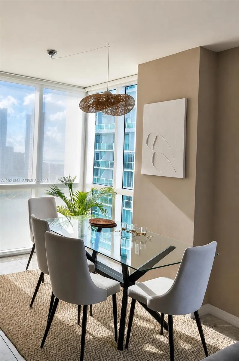 55 SE 6th St # 3001, Miami FL 33131