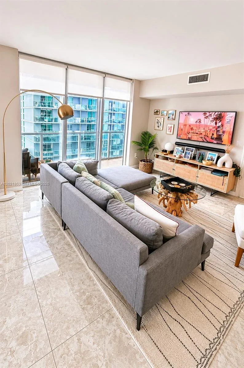 55 SE 6th St # 3001, Miami FL 33131