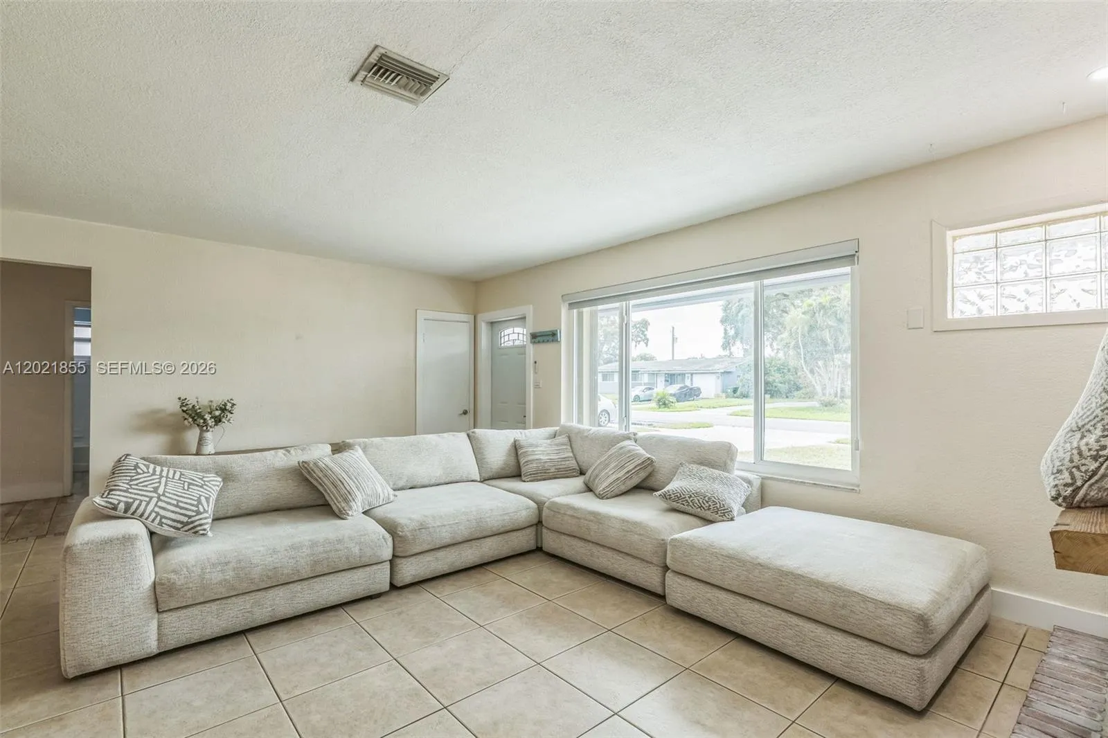 6931 SW 2nd St, Pembroke Pines FL 33023