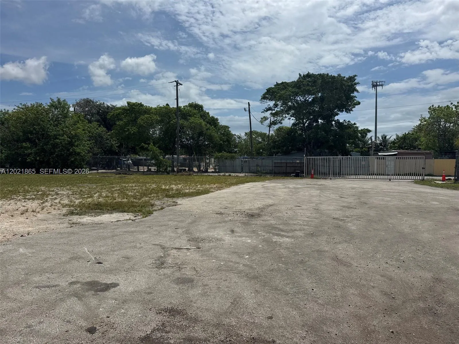 2955 NW 75th St, Miami FL 33147