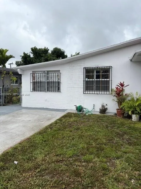 336 E 41st St, Hialeah FL 33013