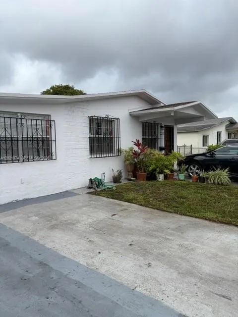 336 E 41st St, Hialeah FL 33013
