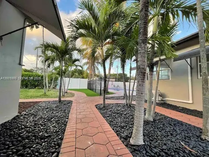 1925 Dewey St # 3, Hollywood FL 33020