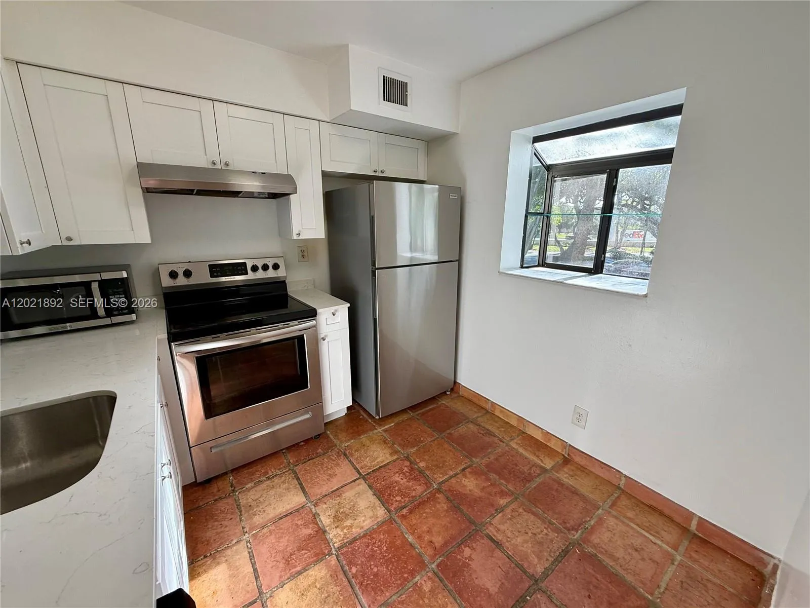 110 Gardens Dr # 203, Pompano Beach FL 33069