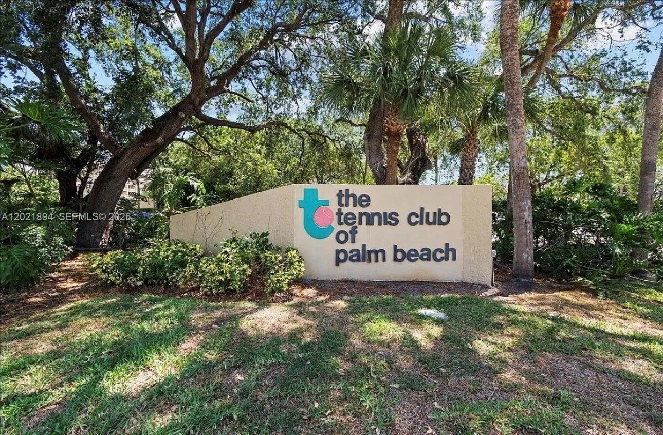 2786 Tennis Club Dr # 302, West Palm Beach FL 33417
