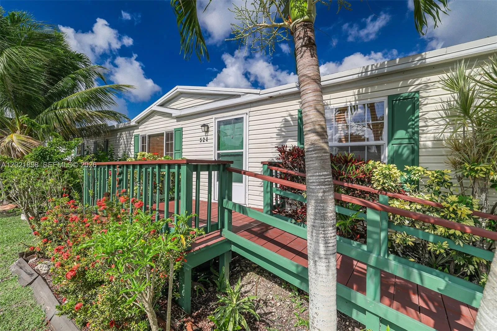 3 bedroom 2 bath for sale at 19800 SW 180 avenue #524, Miami FL 33187