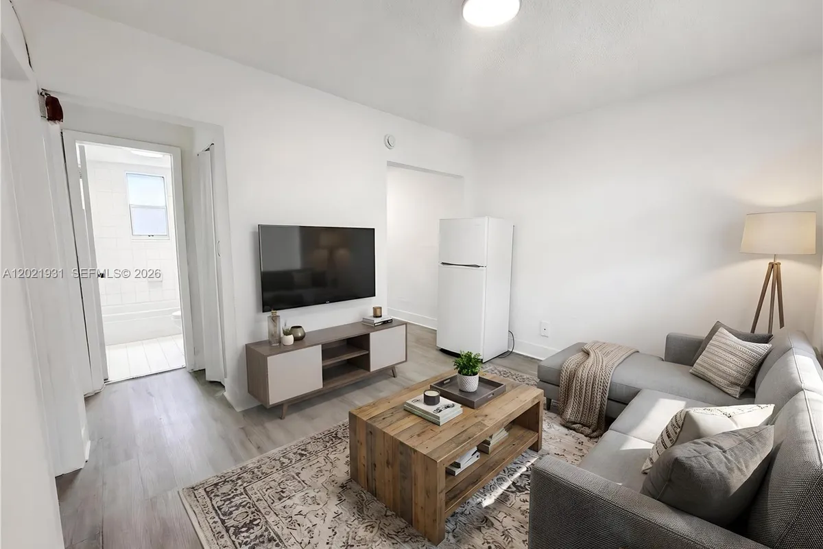 220 NW 11th Ter # 3, Miami FL 33136