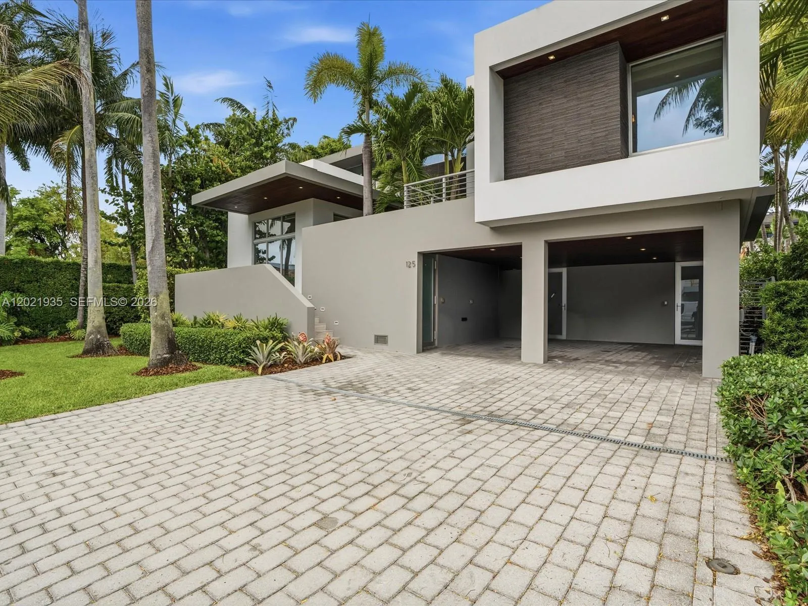 125 Hampton Ln, Key Biscayne FL 33149